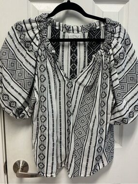 Velvet Graham & Spencer SZ L Boho Raglan Puff Sleeve Aztec Print Top Black & Whi